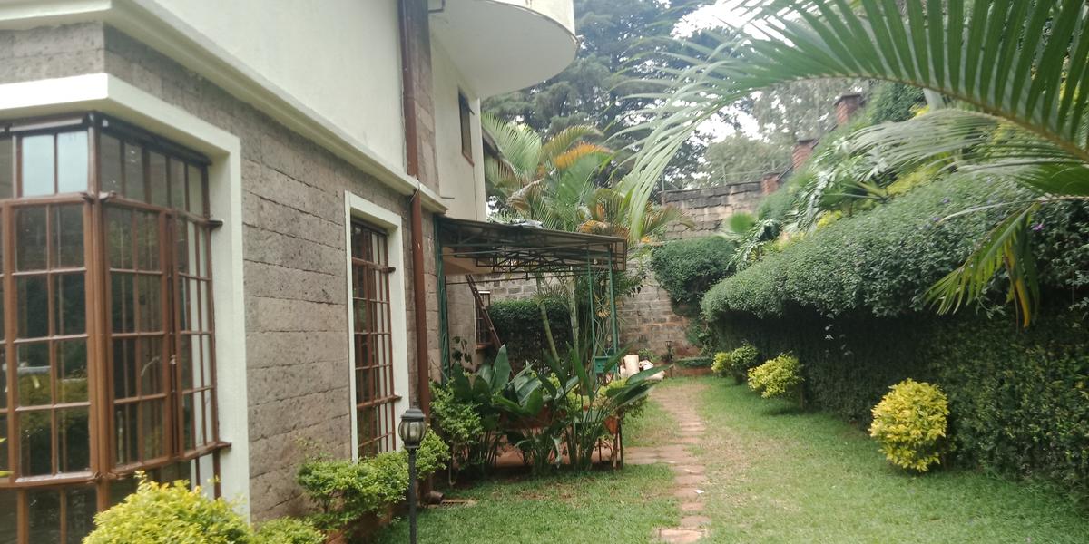 5 Bed Townhouse with En Suite in Lavington - 17