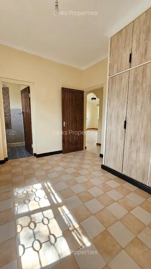 4 Bed House with En Suite at Kerarapon Road - 11