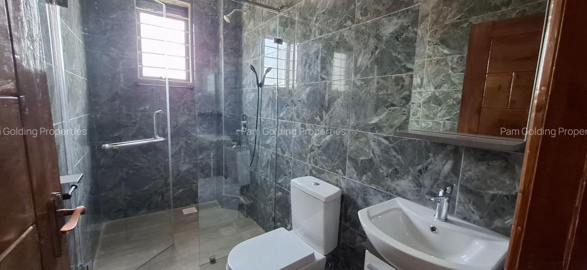 5 Bed Townhouse with En Suite at Safari Park - 8