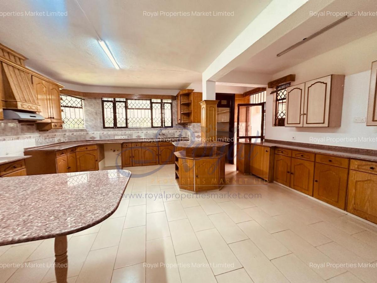 5 Bed House with En Suite in Runda - 5