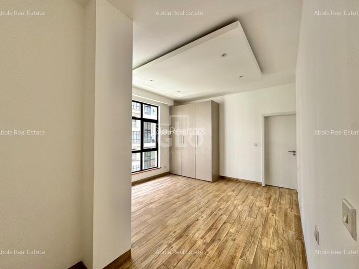 4 Bed Apartment with En Suite in Riverside - 20