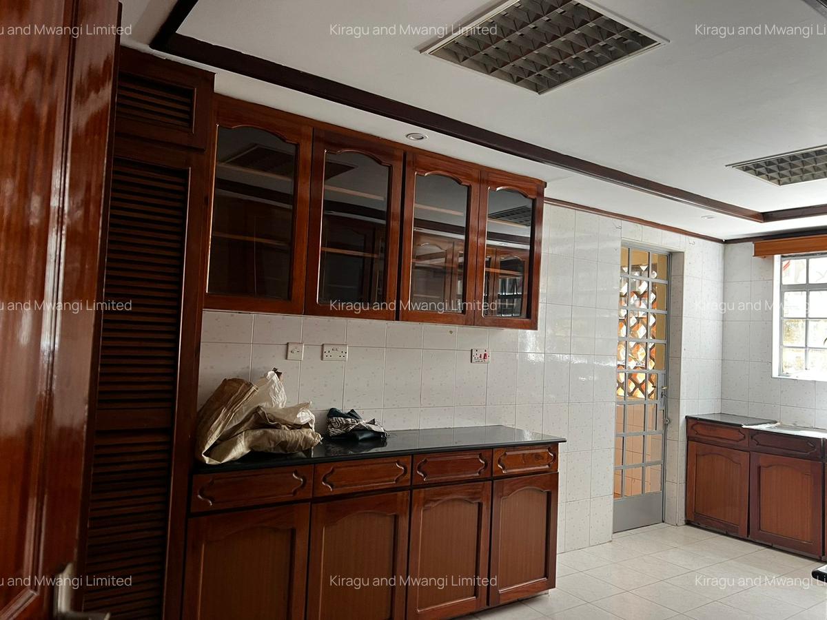 2 Bed Apartment with En Suite at Woodlands Road - 3