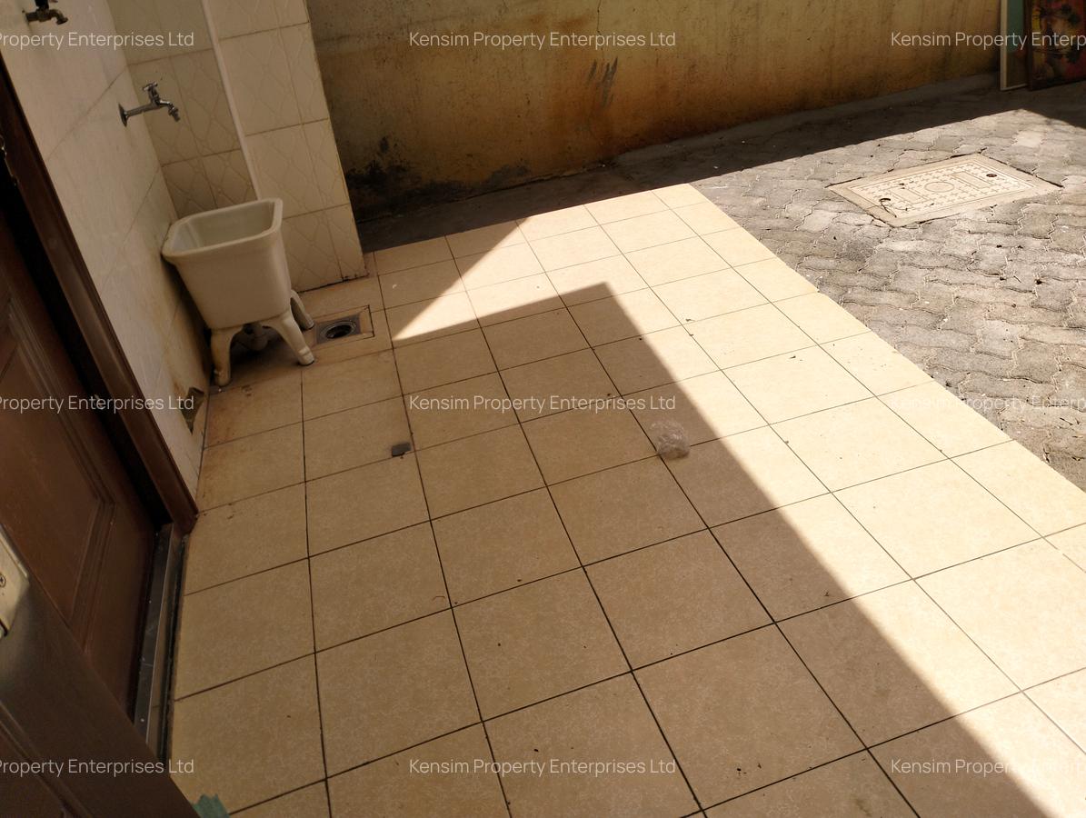 5 Bed Townhouse with En Suite in Lavington - 9