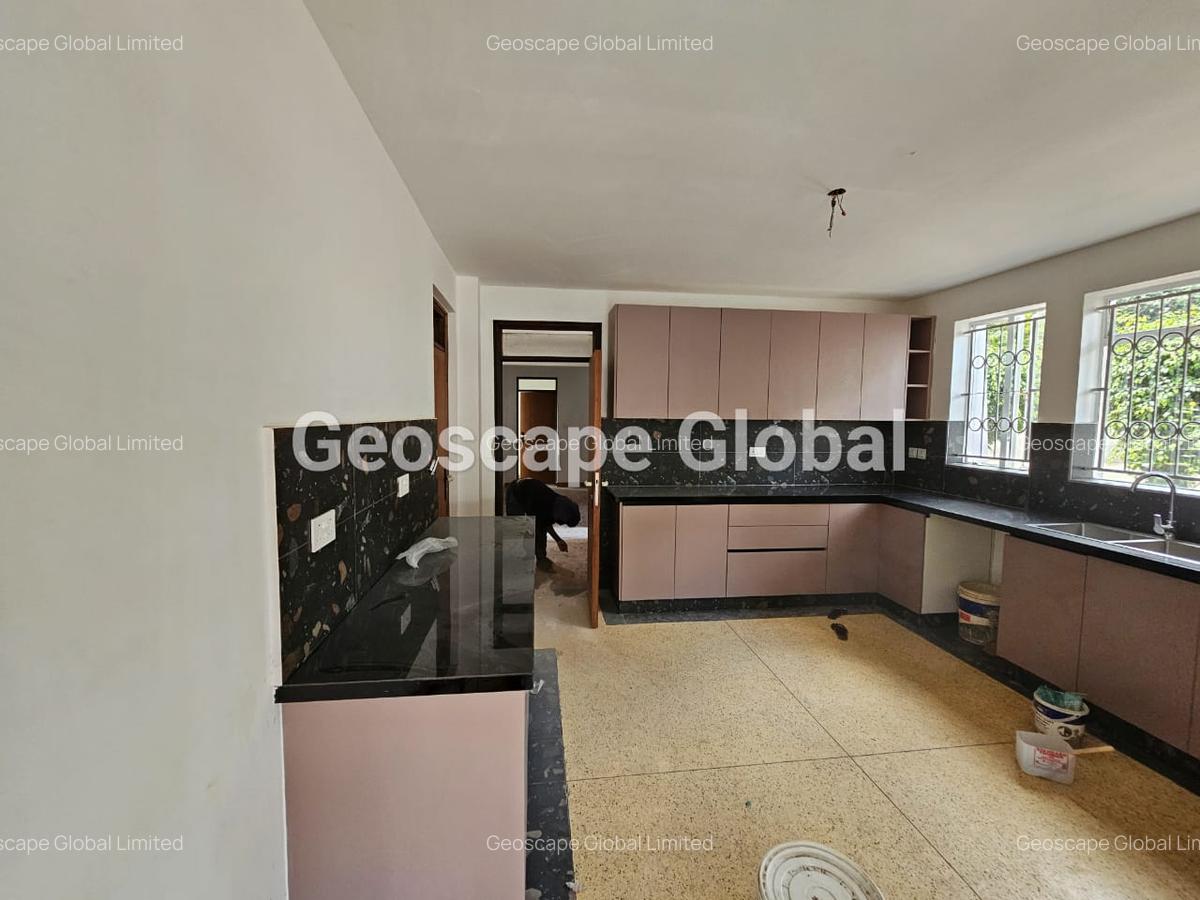 5 Bed House with En Suite in Runda - 7