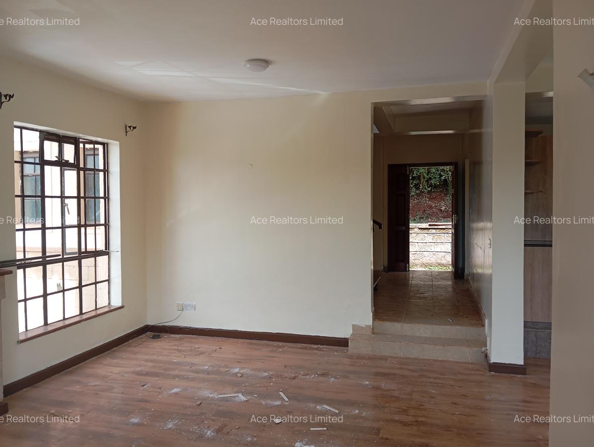 4 Bed Townhouse with En Suite at Redhill - 7