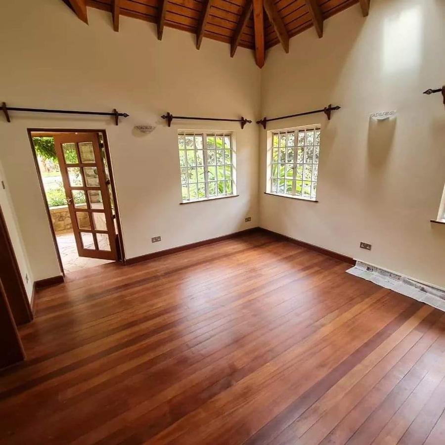 5 Bed Townhouse with En Suite at Lavington - 14