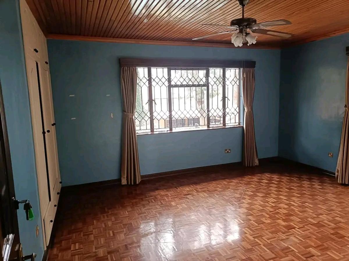 5 Bed House with En Suite in Runda - 8