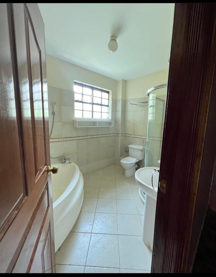 5 Bed Townhouse with En Suite at Hatheru Road - 18