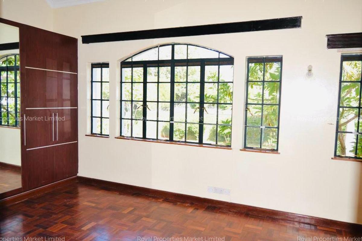 5 Bed House with En Suite in Runda - 6