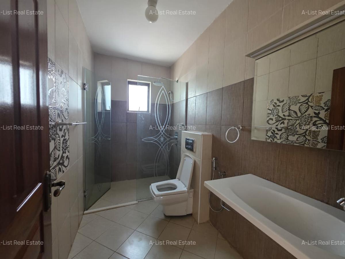 4 Bed Apartment with En Suite at Brookside - 9