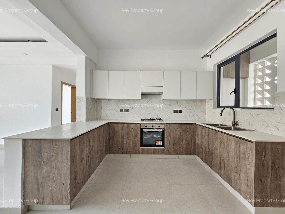 2 Bed Apartment with En Suite in Brookside - 7