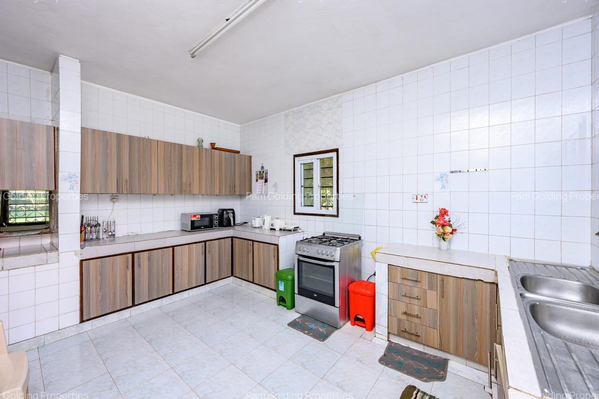 4 Bed Townhouse with En Suite at Beach Road - 12