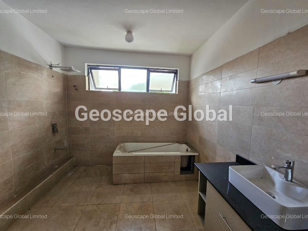 5 Bed Townhouse with En Suite in Lavington - 7