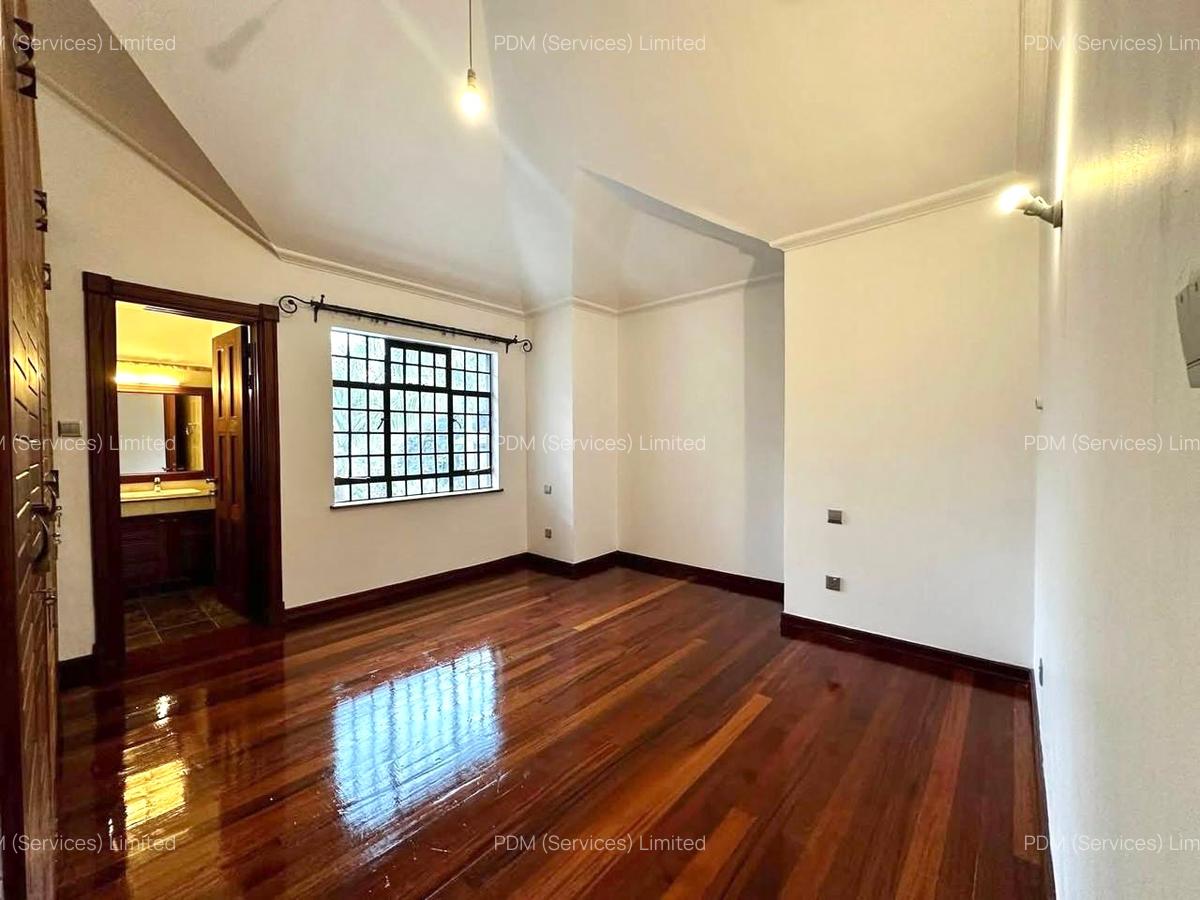 4 Bed Villa with En Suite in Spring Valley - 10