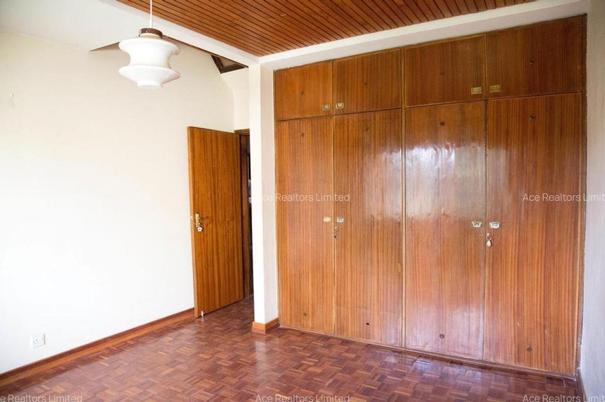 5 Bed Townhouse with En Suite at Rhapta Road - 11