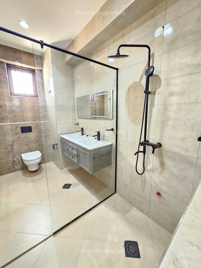 3 Bed Apartment with En Suite in Parklands - 15