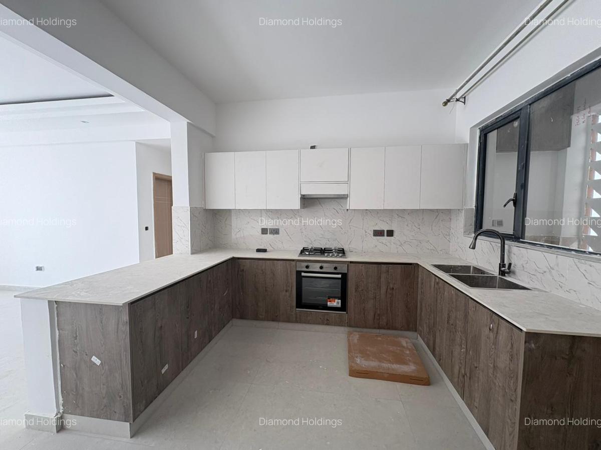 2 Bed Apartment with En Suite at Brookside - 9