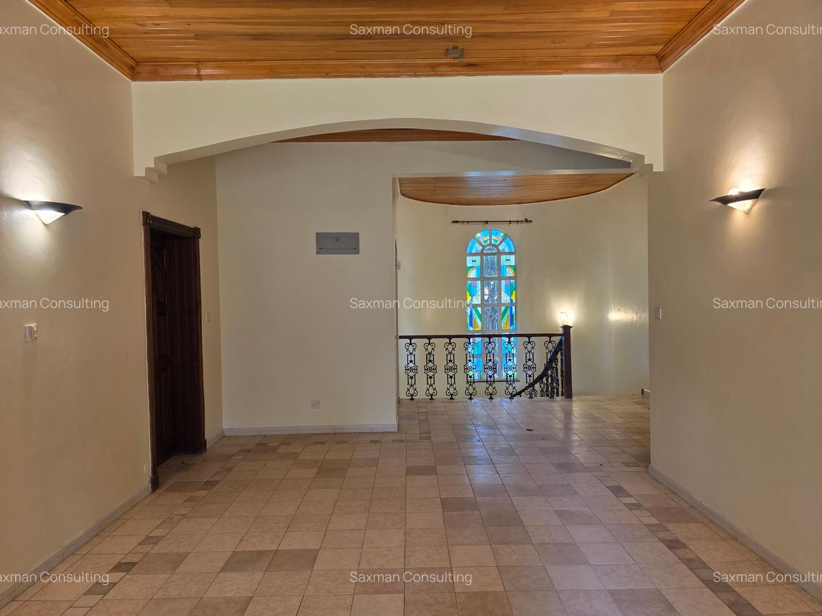 4 Bed House with En Suite in Spring Valley - 9