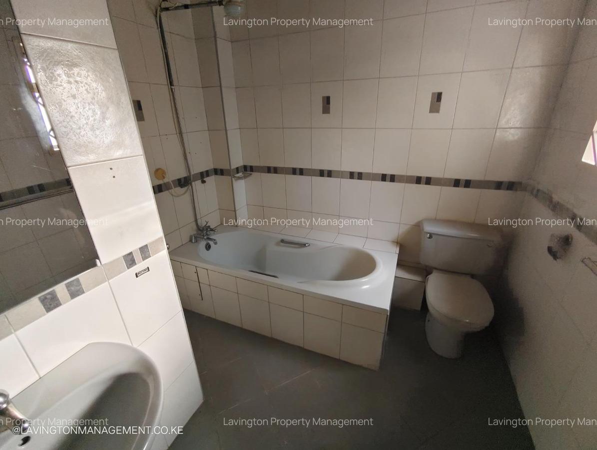 4 Bed Townhouse with En Suite at Lavington Green - 15