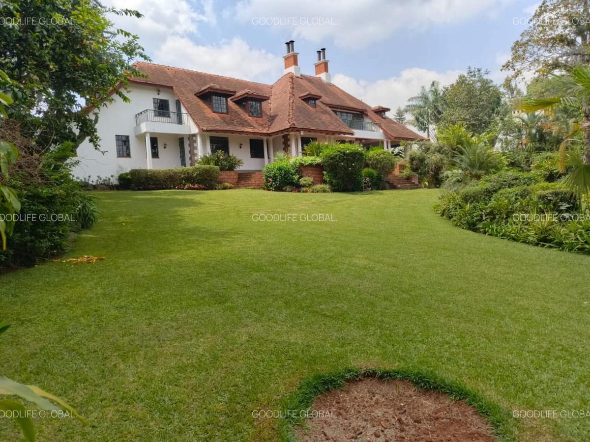 4 Bed House with En Suite at Ridgeways - 1