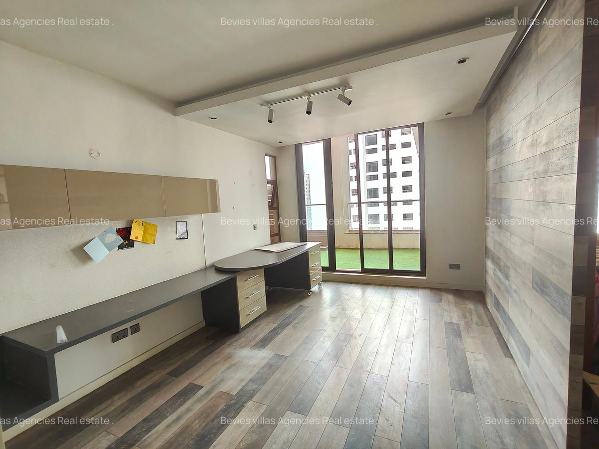 4 Bed Apartment with En Suite at Parklands - 2