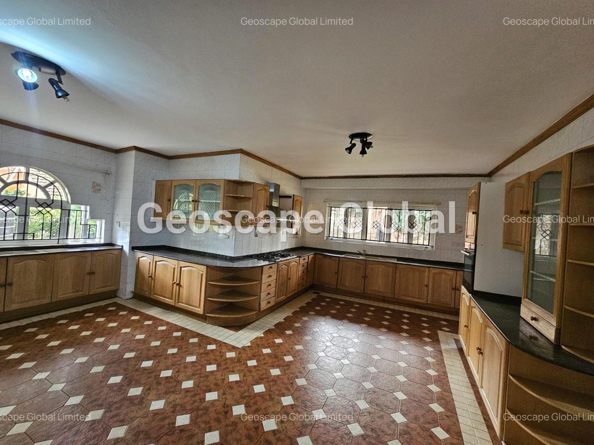 5 Bed House with En Suite in Spring Valley - 3