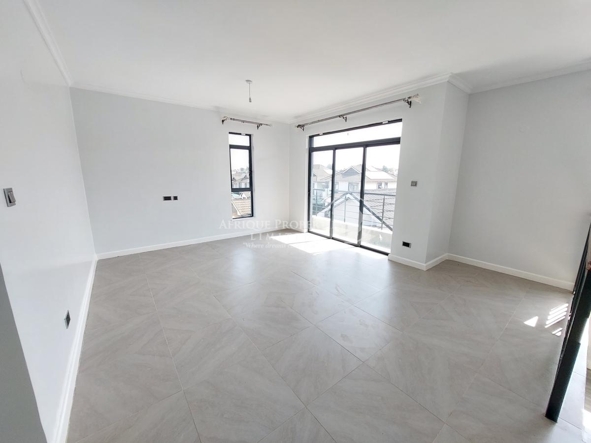 4 Bed House with En Suite in Runda - 9