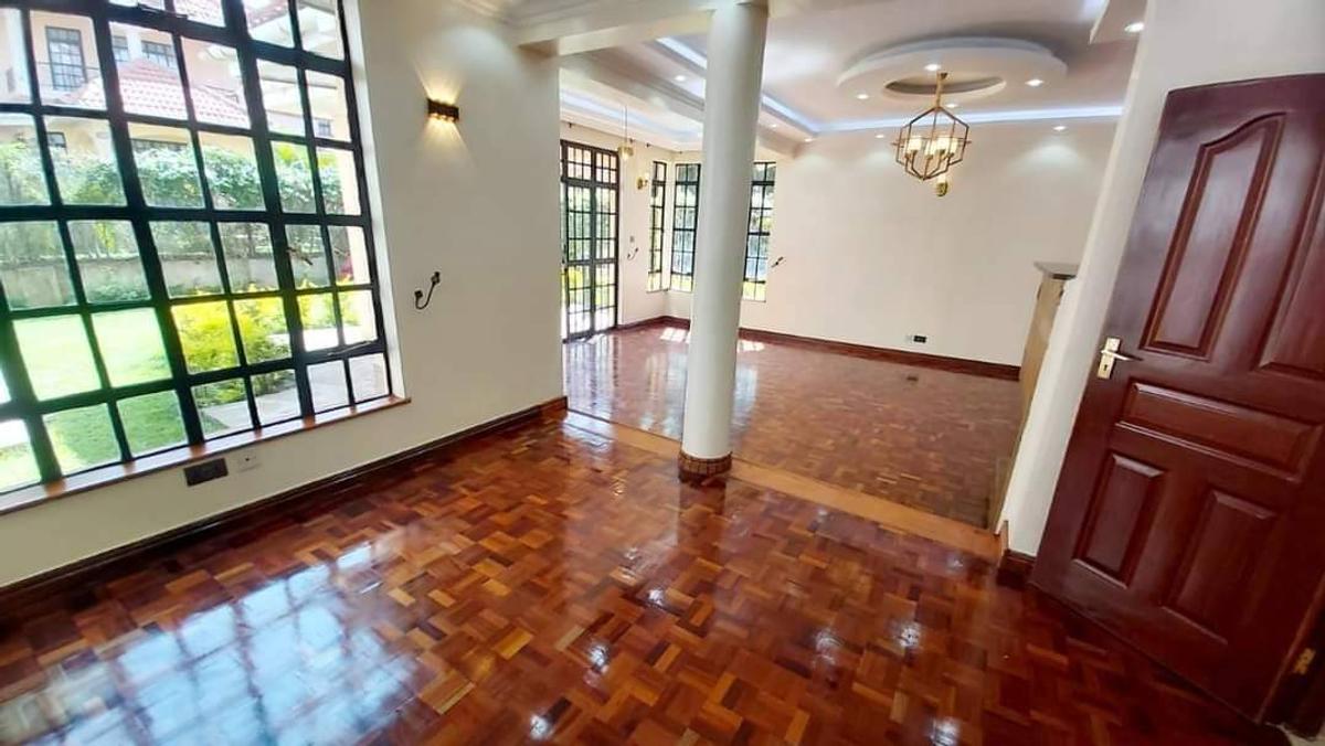 5 Bed Townhouse with En Suite at Lavington - 19