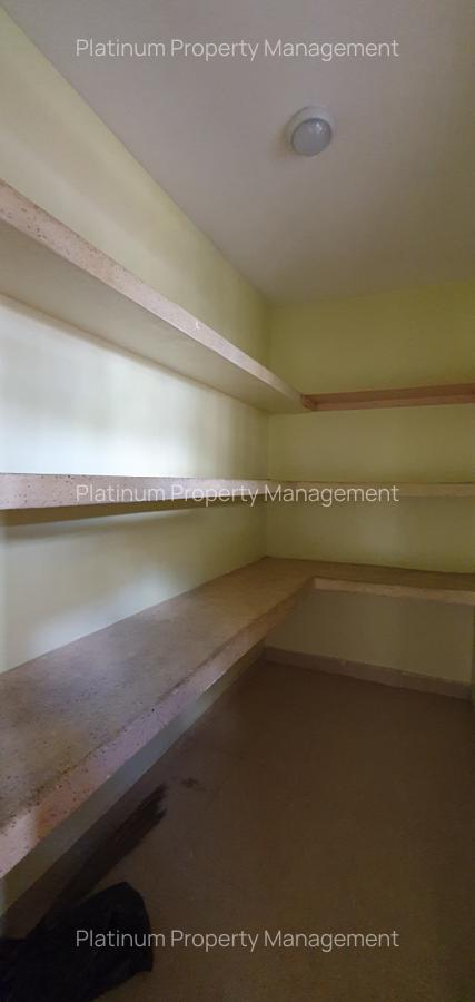 4 Bed Apartment with En Suite at 2Nd Parklands Avenue - 5