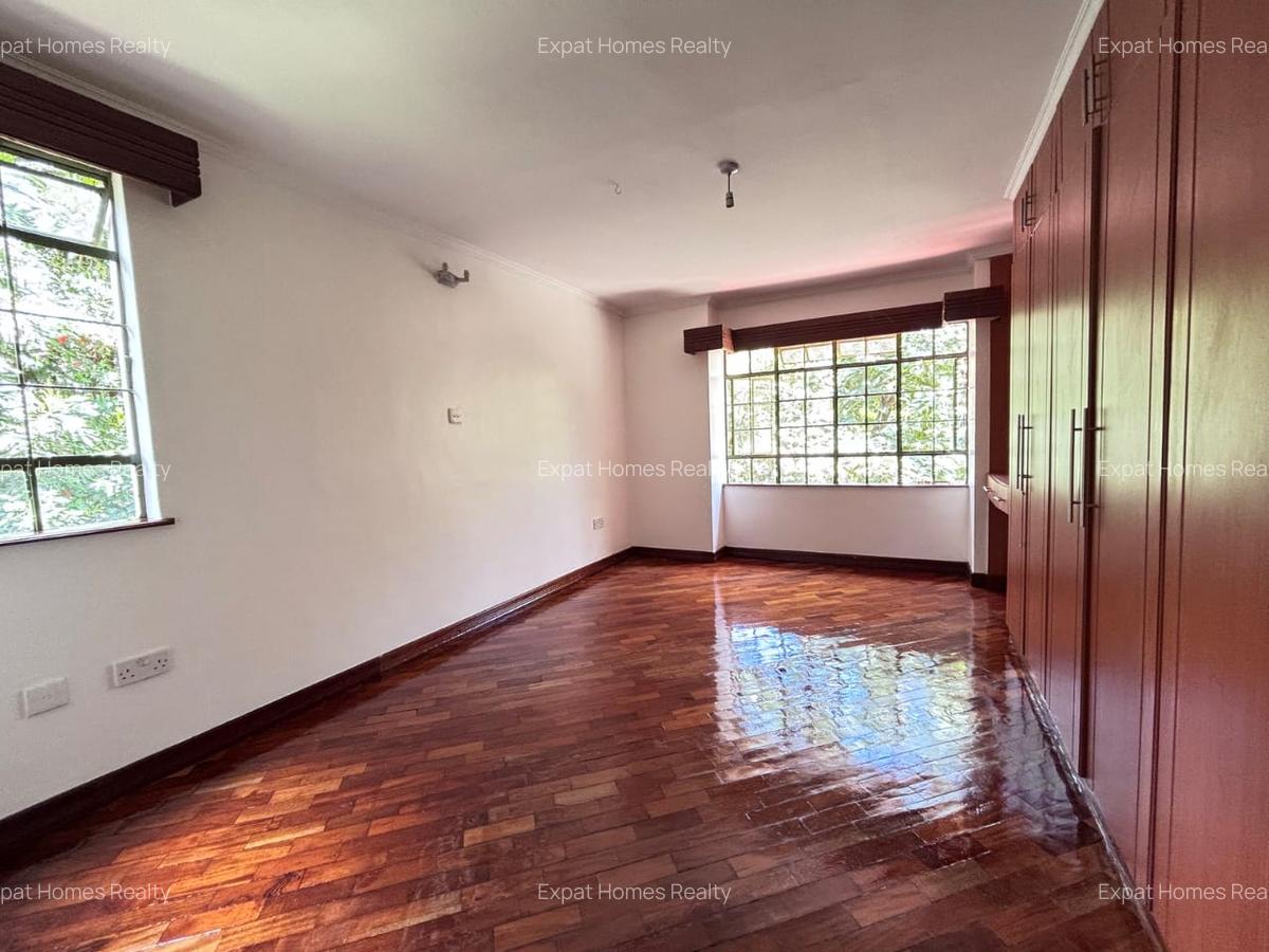 4 Bed Townhouse with En Suite in Lavington - 16