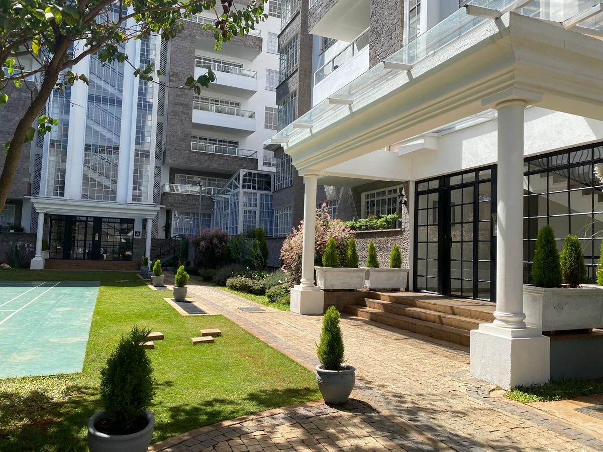 3 Bed Apartment with En Suite in Lavington - 1