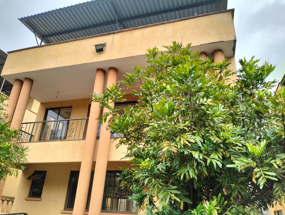 5 Bed Townhouse with En Suite in Westlands Area - 14