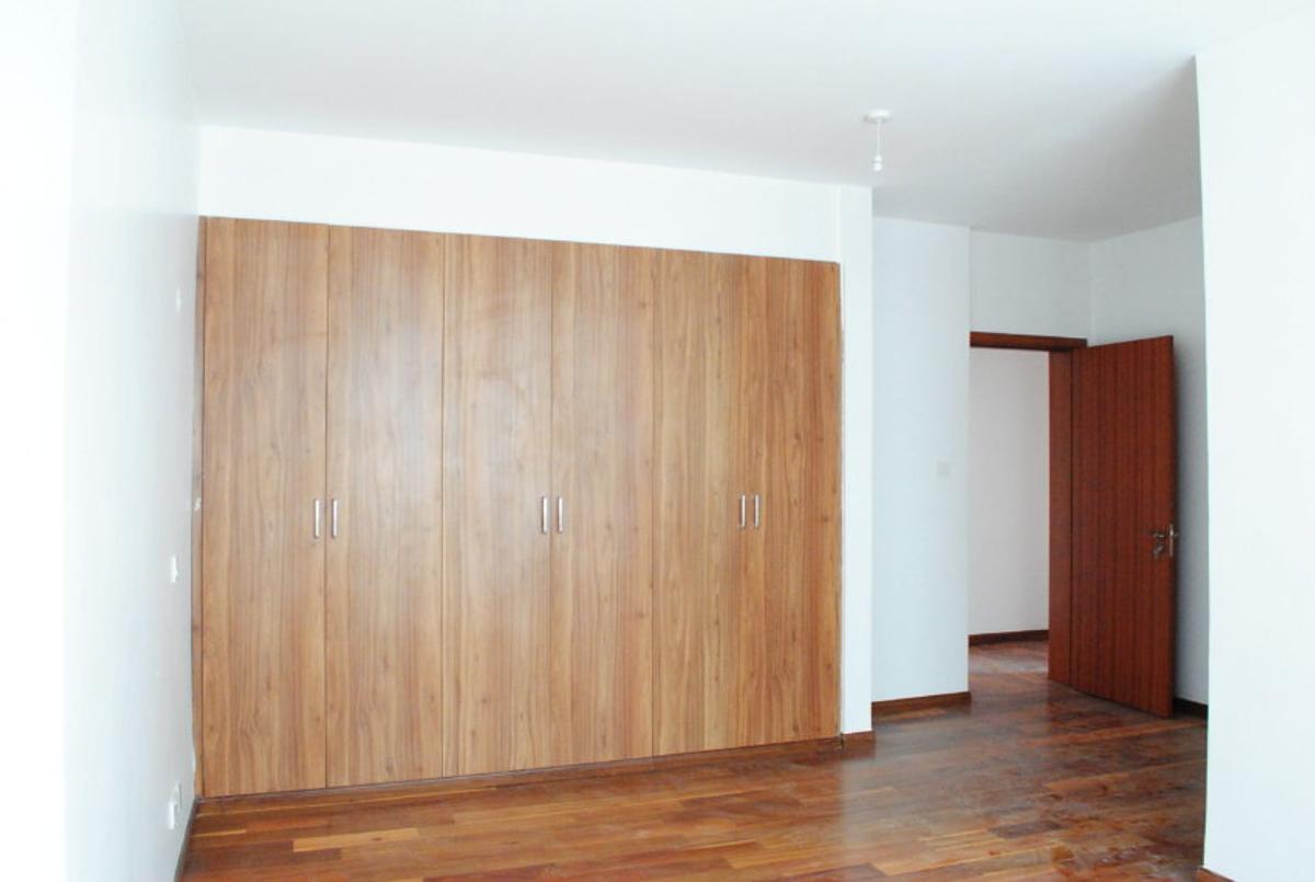 4 Bed Apartment with En Suite in Lavington - 6