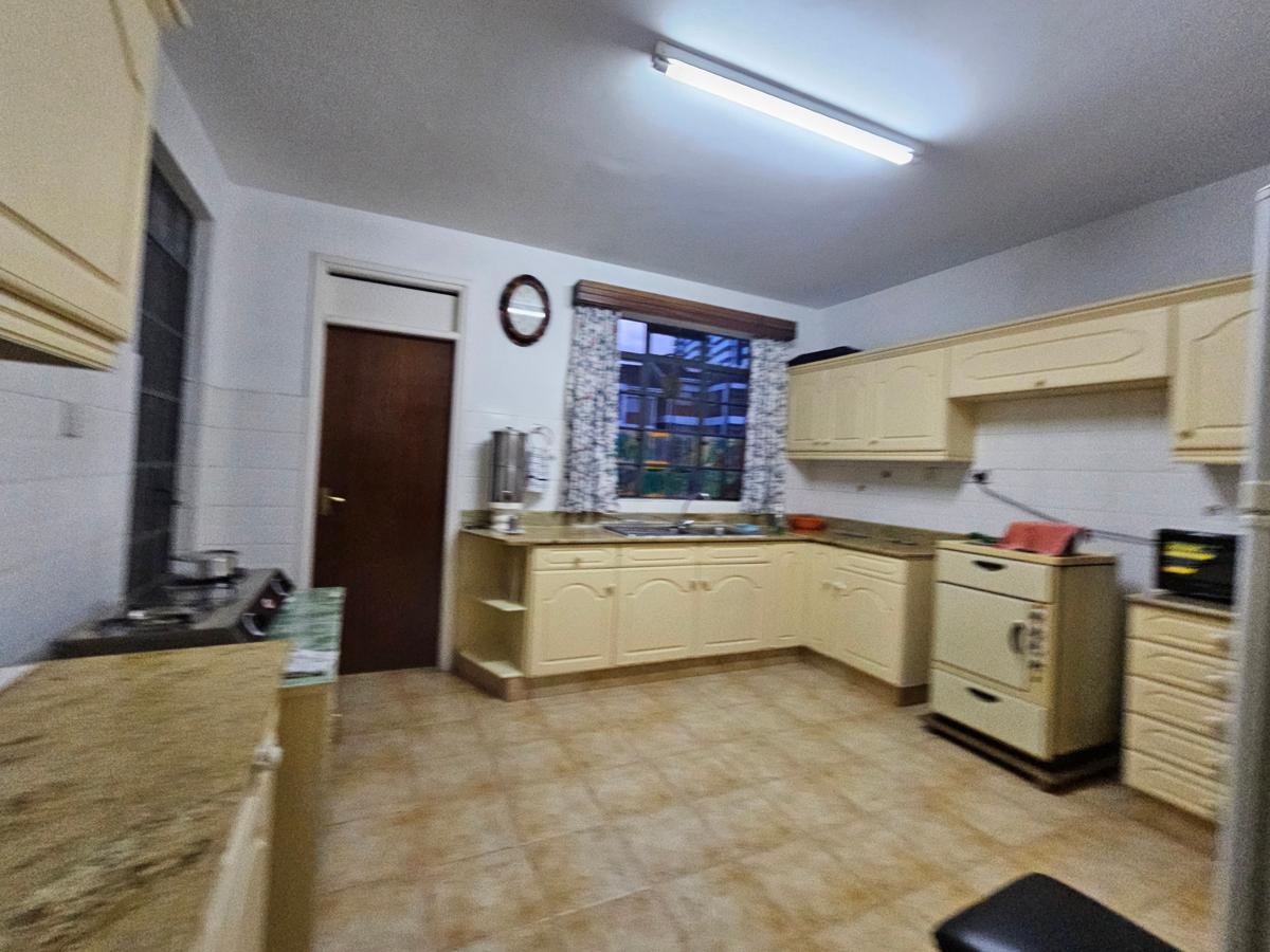 3 Bed Apartment with En Suite in Kileleshwa - 4