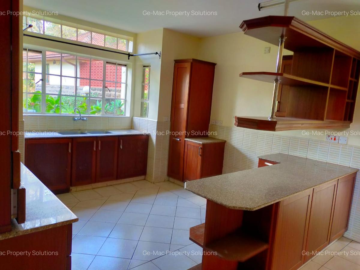 5 Bed House with En Suite in Rosslyn - 14