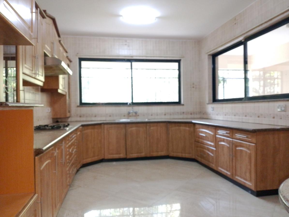 4 bed villa with en suite at brookside