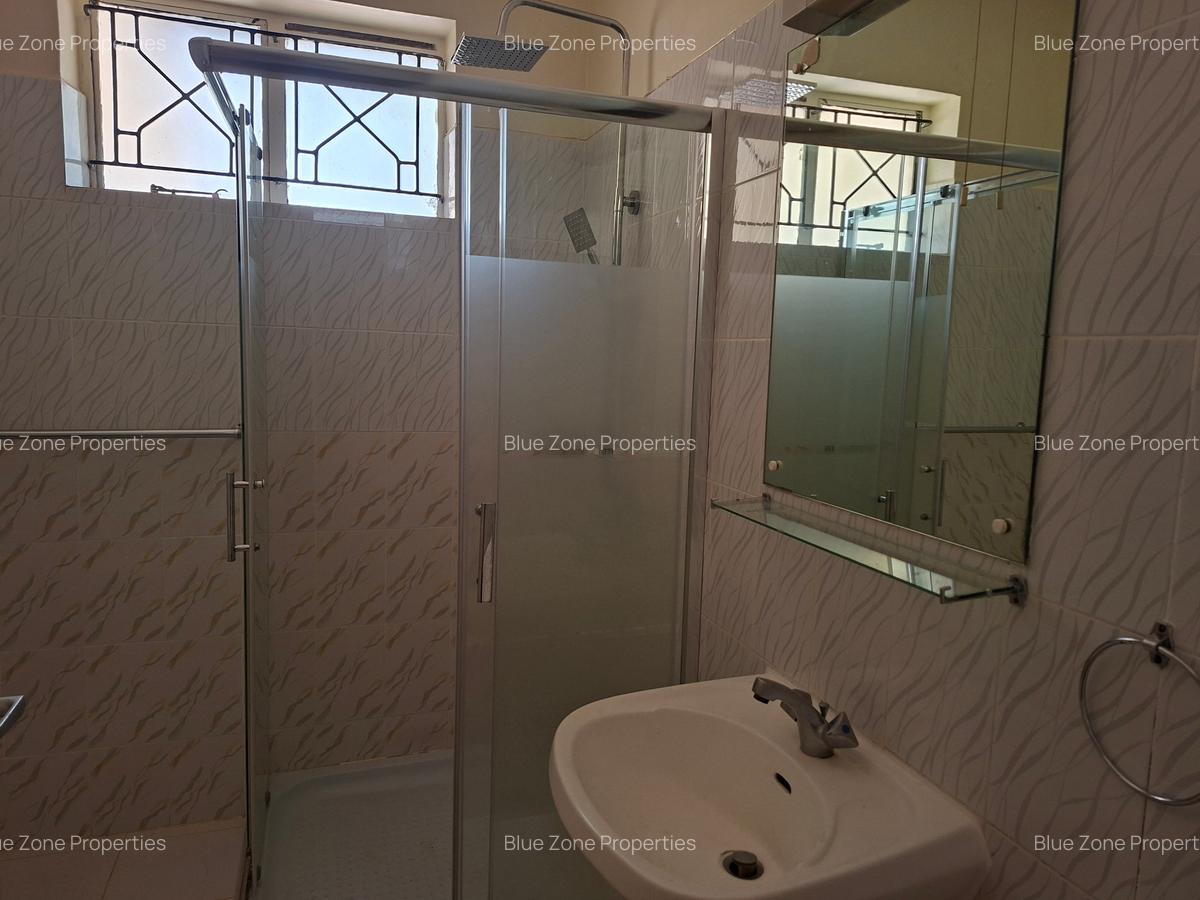 5 Bed House with En Suite at Off Un Avenue - 17