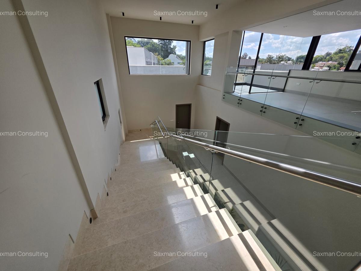 5 Bed Villa with En Suite in Westlands Area - 9