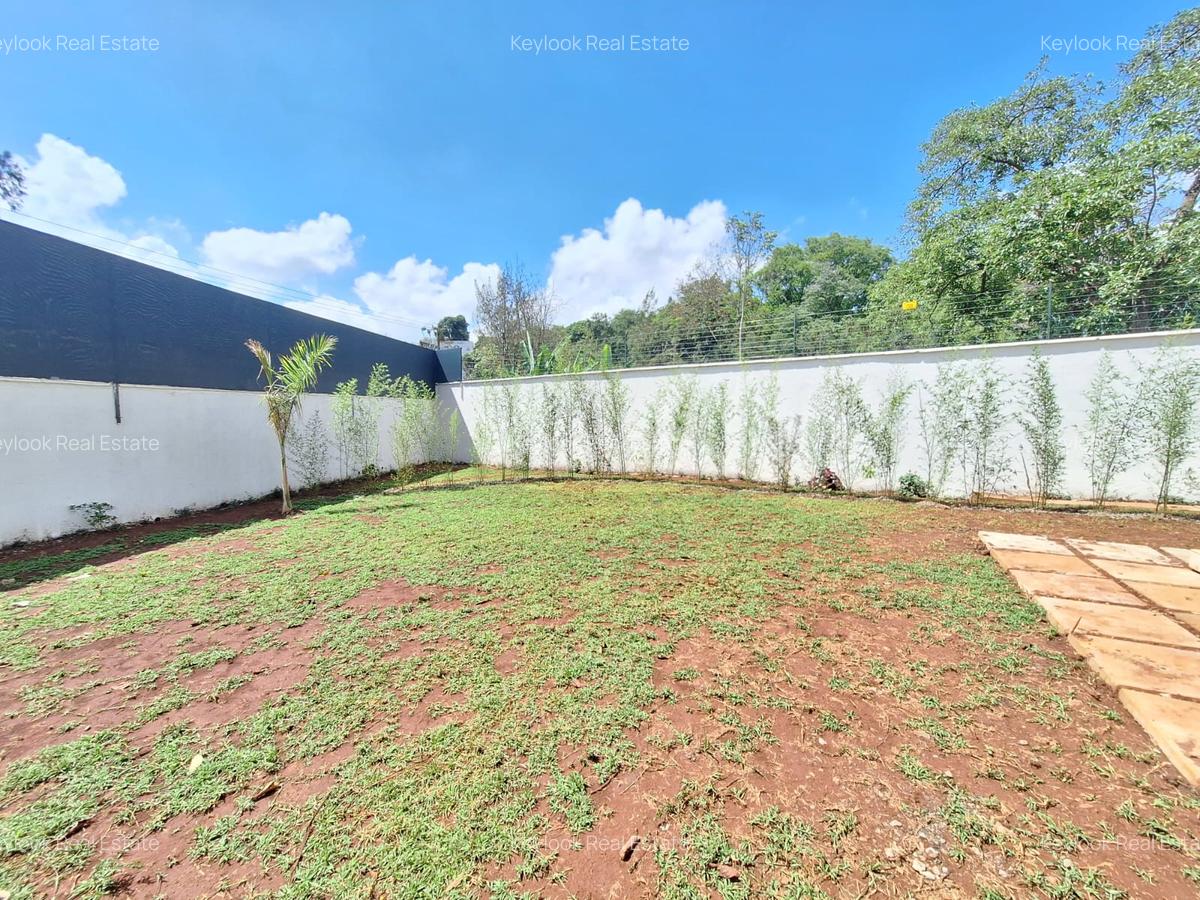 5 Bed Townhouse with En Suite at Lavington - 5