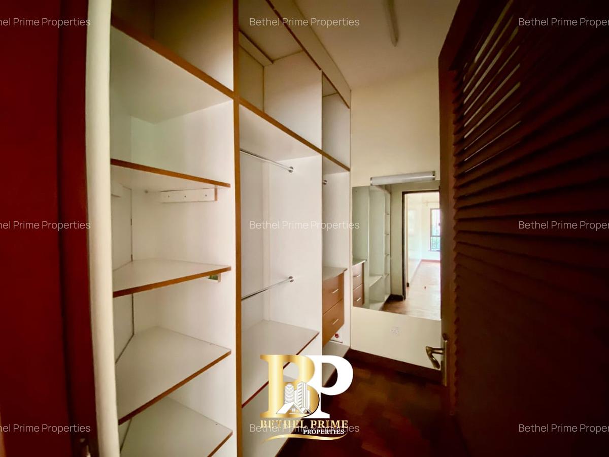 4 Bed Apartment with En Suite in Brookside - 18