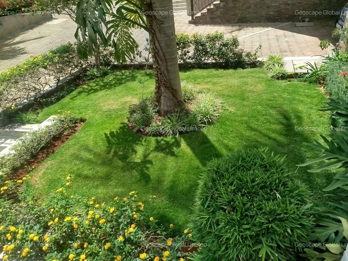 5 Bed House with En Suite in Kyuna - 1