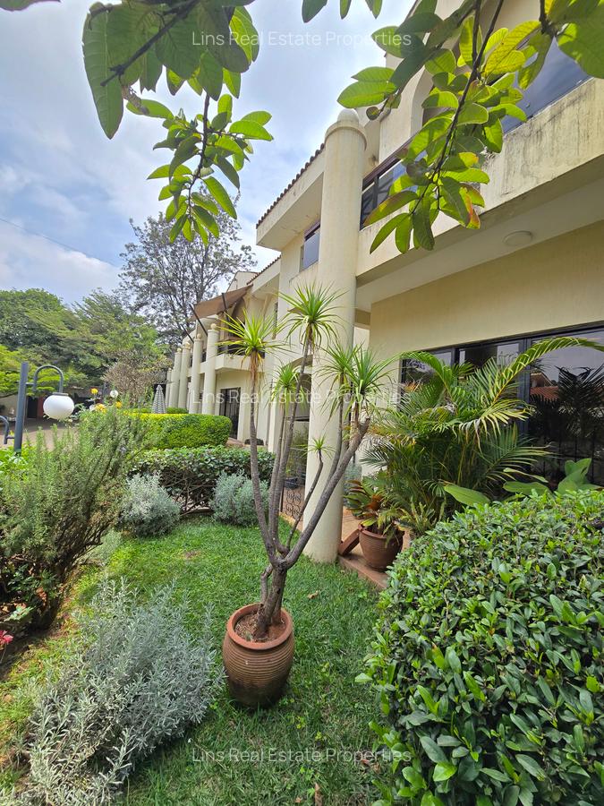 4 Bed Townhouse with En Suite in Spring Valley - 1