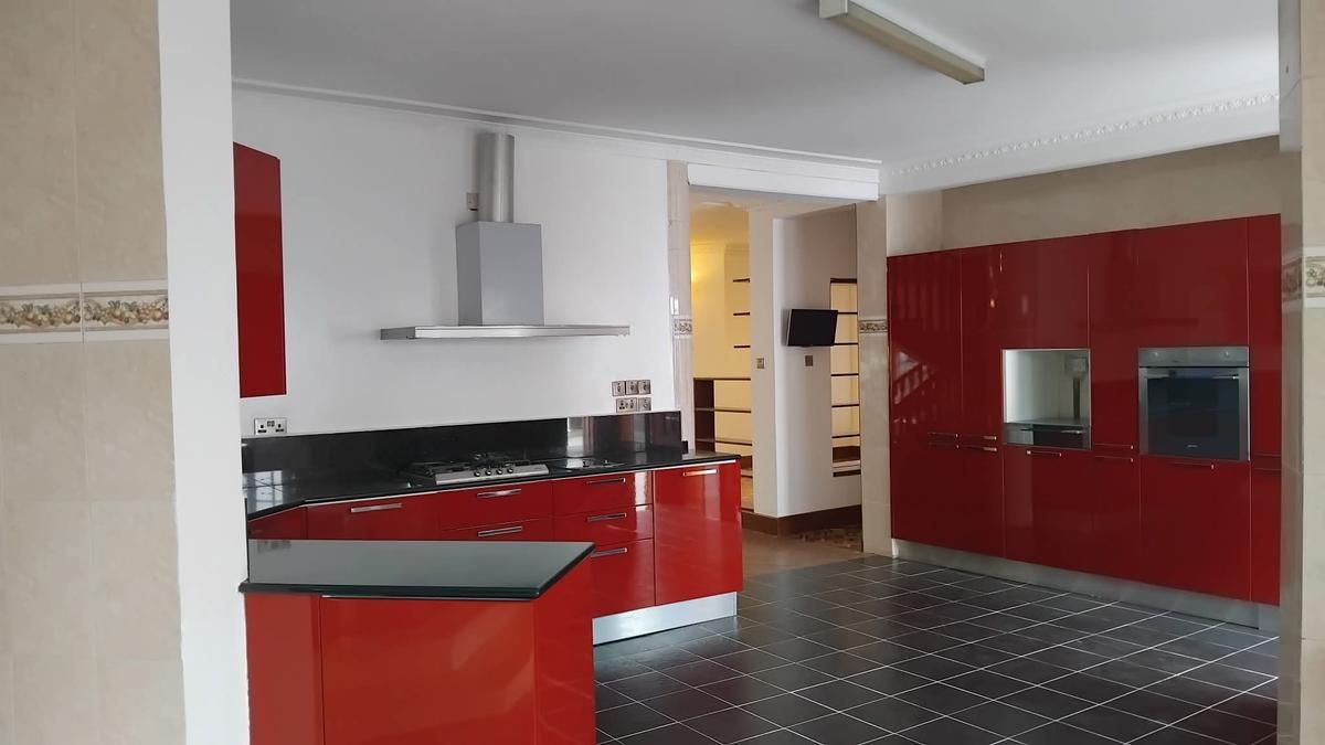 5 Bed House with En Suite in Runda - 5
