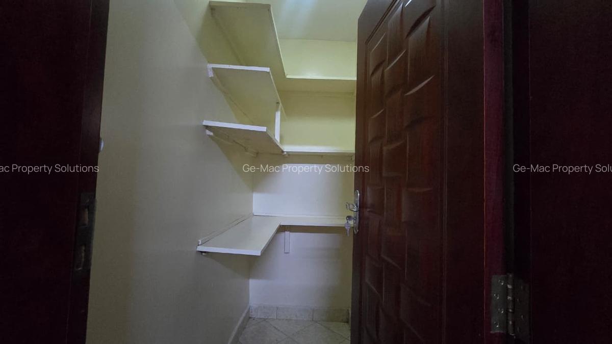 5 Bed House with En Suite in Lavington - 9