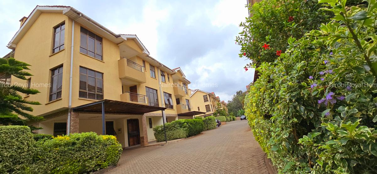 5 Bed Townhouse with En Suite at Lavington Green - 8