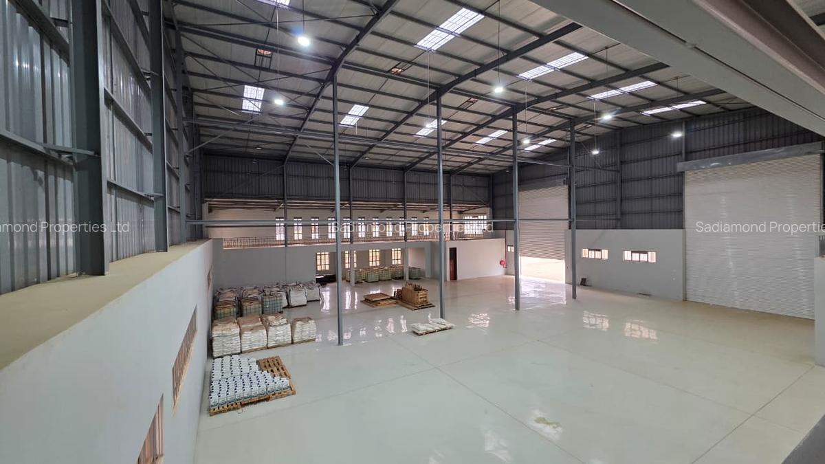 4,950 ft² Office with Backup Generator in Tatu City - 2