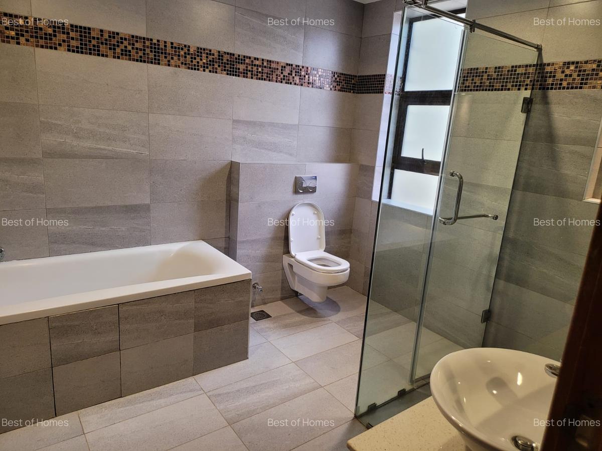 5 Bed Townhouse with En Suite in Lavington - 3