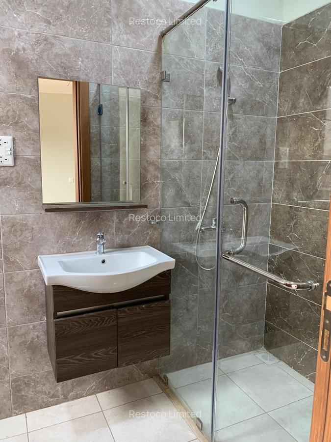 3 Bed Apartment with En Suite at Rose Avenue - 4