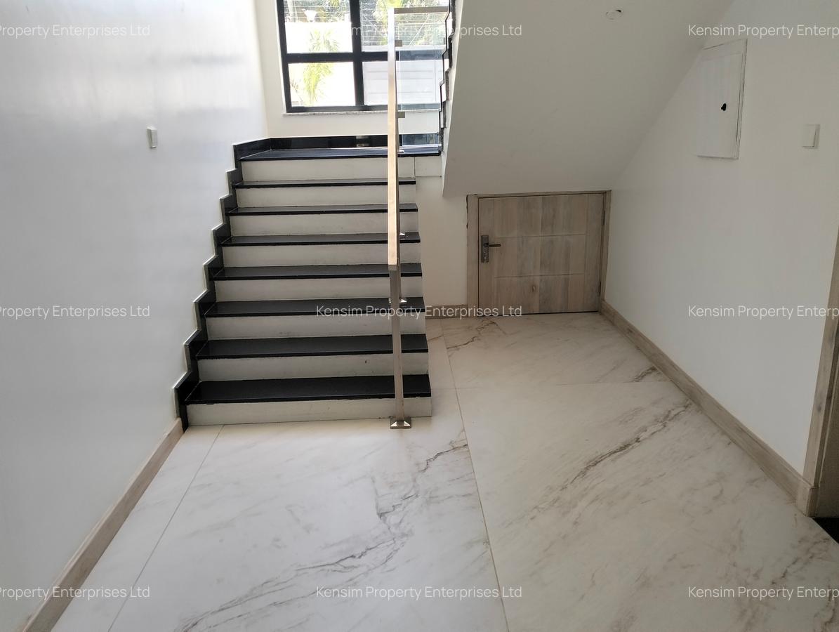 5 Bed House with En Suite in Runda - 4