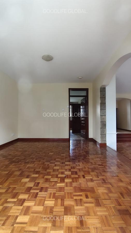 4 Bed Villa with En Suite at Rosslyn - 6